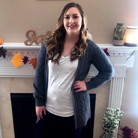 Meet your Posher, Caitlin - Picture 3 of 6